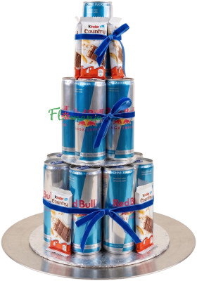 Подарочный торт из энергетика Red Bull и шоколада Kinder «Заряд нежности»